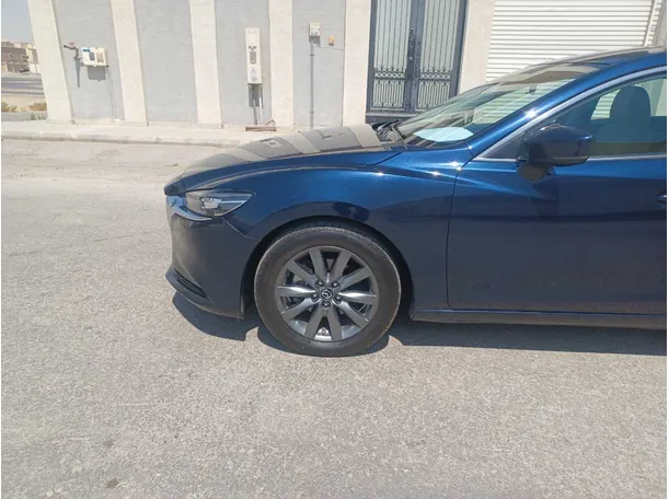 Car image 9