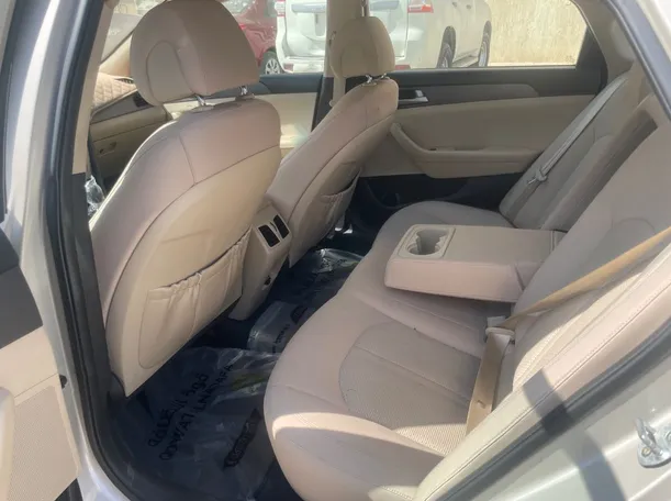 Car image 16