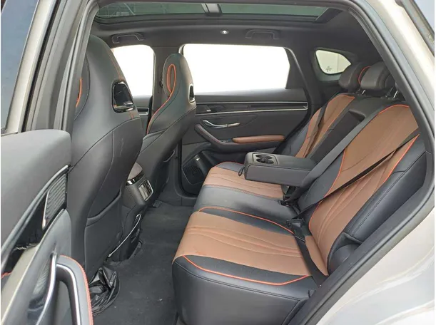 Car image 13