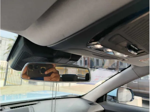 Car image 26