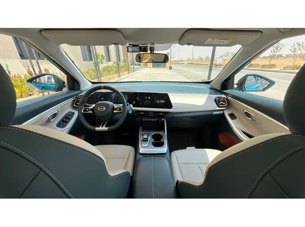 Car image 15