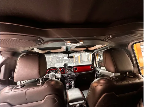 Car image 17