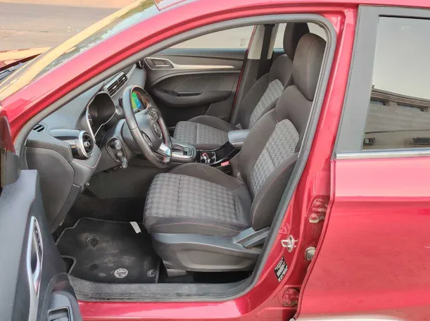 Car image 13