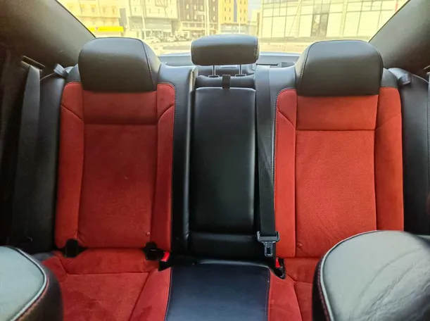 Car image 19