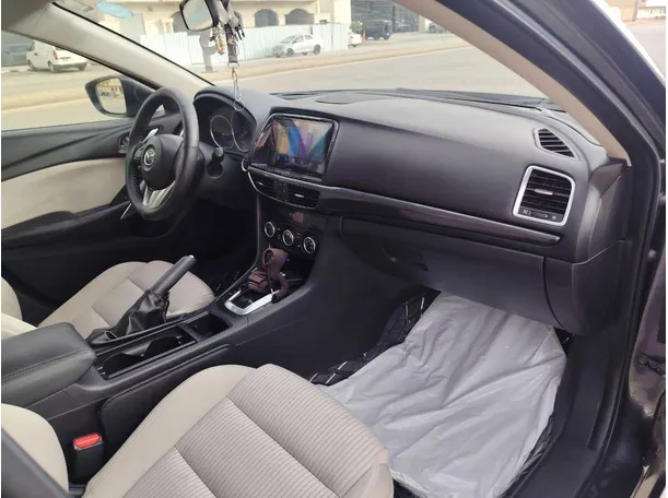 Car image 14