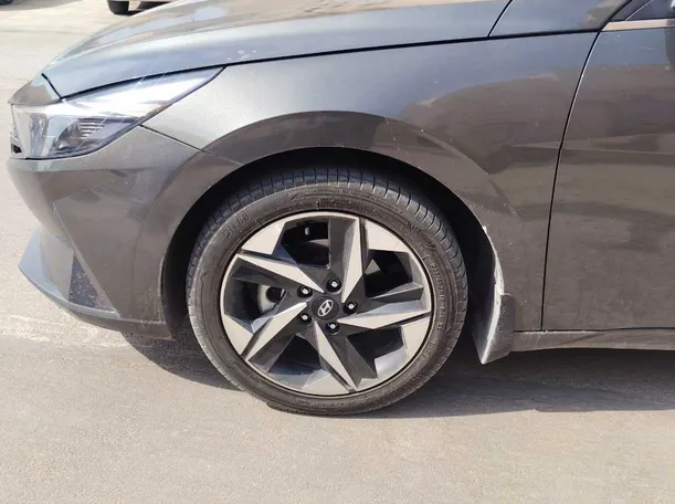 Car image 10