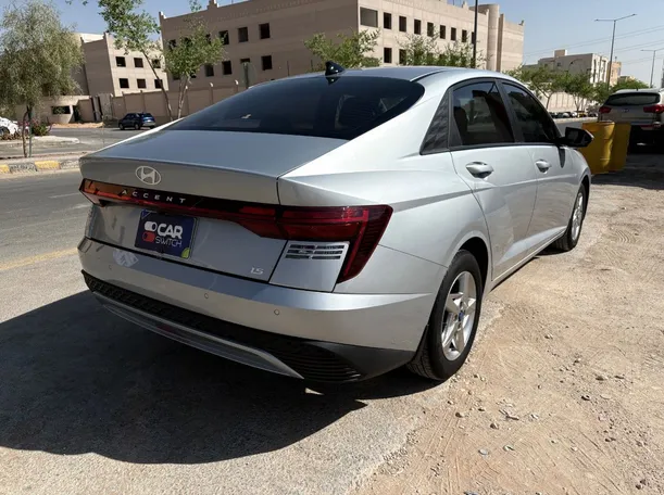 Car image 5