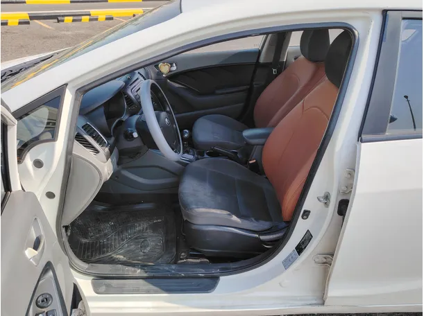Car image 12