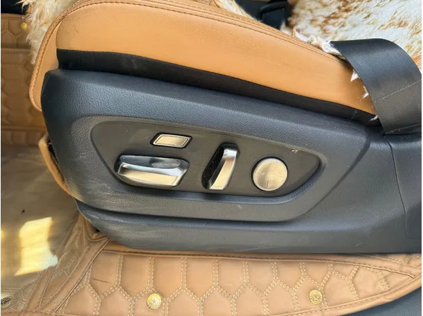 Car image 31