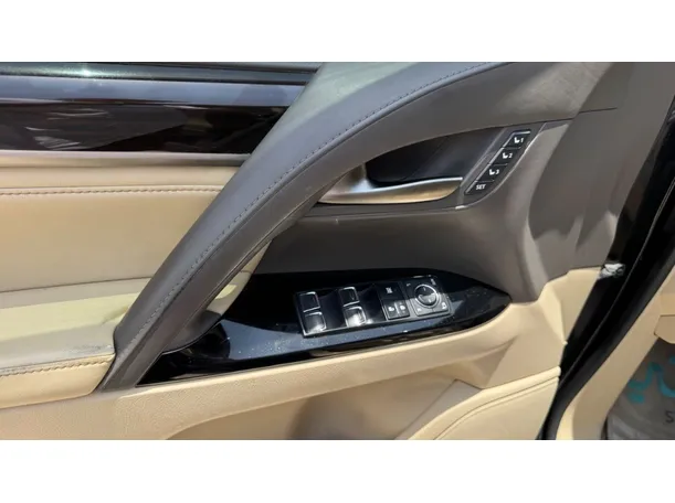 Car image 27