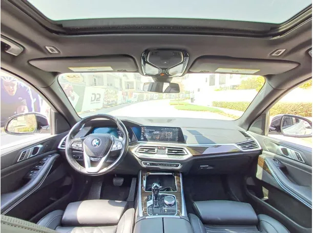 Car image 18