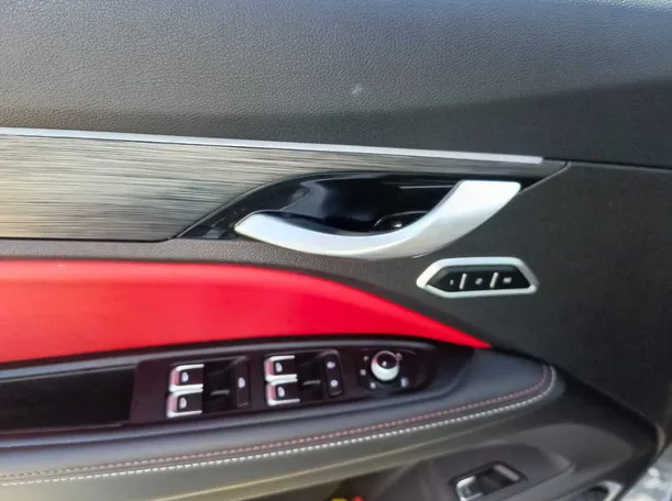 Car image 33