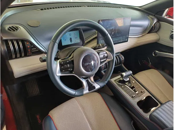 Car image 11