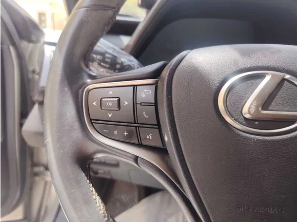 Car image 28