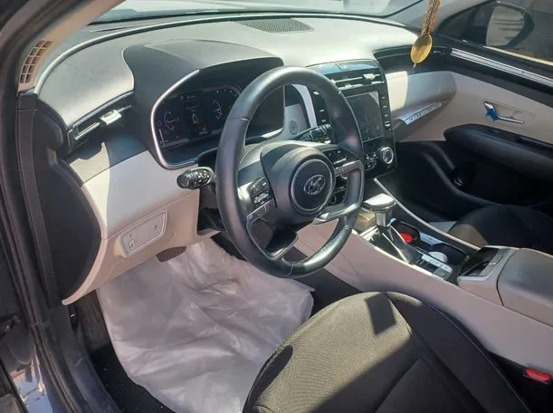 Car image 11