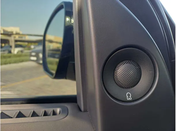 Car image 23