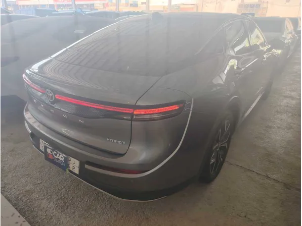 Car image 5