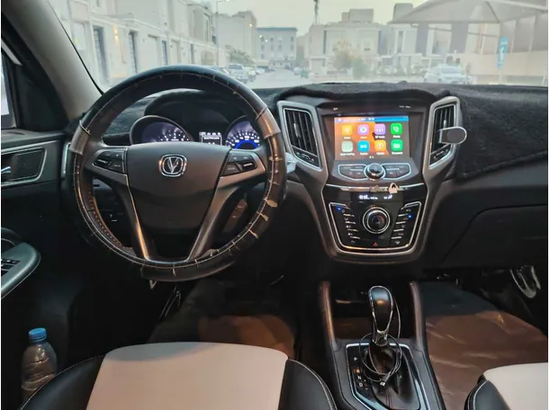 Car image 19