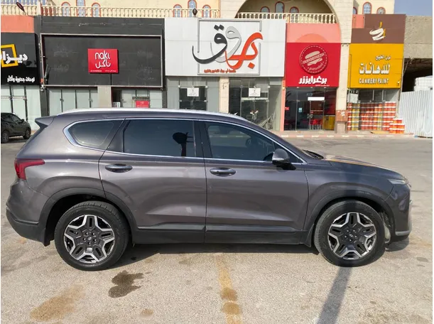 Car image 4