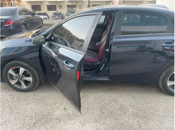 Car image 12