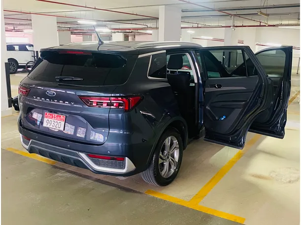 Car image 14