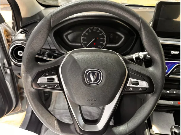 Car image 19