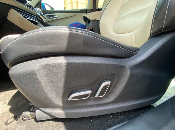 Car image 26