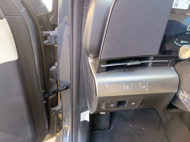 Car image 36