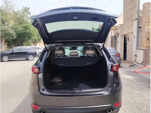 Car image 24