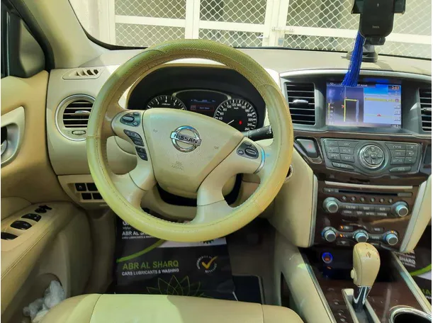 Car image 14