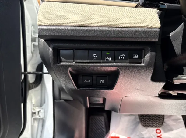 Car image 26