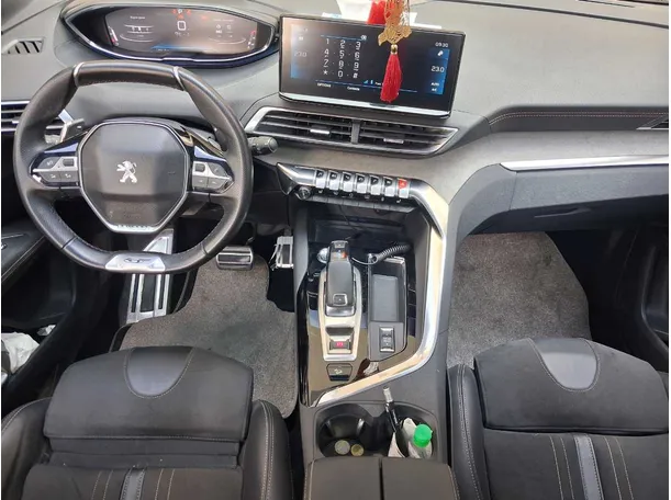 Car image 18