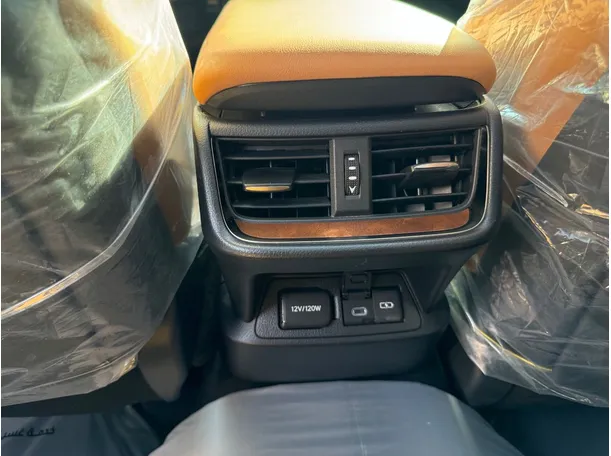Car image 29