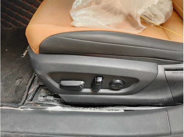 Car image 39