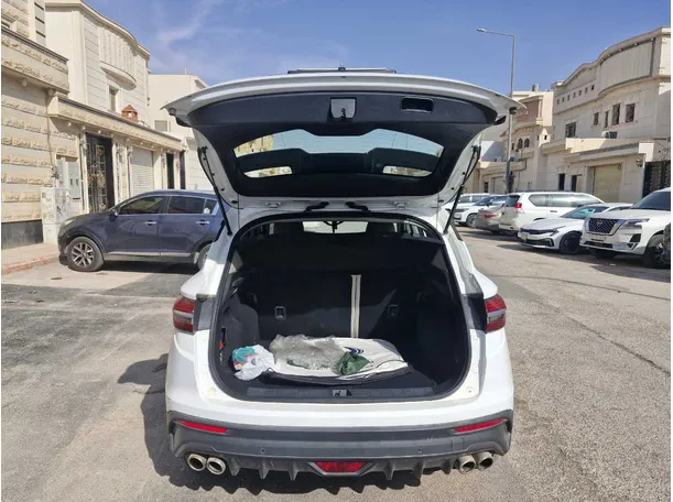 Car image 18