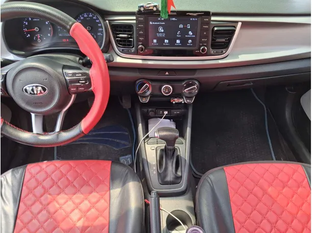 Car image 16