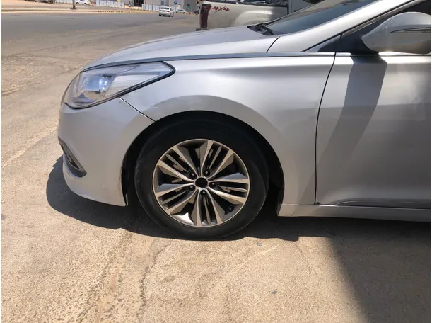 Car image 9