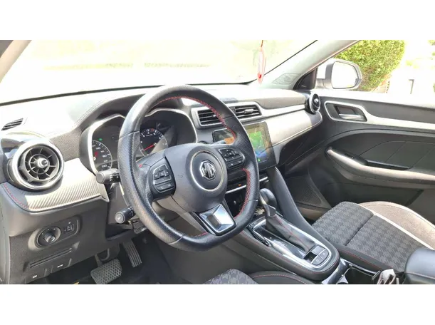 Car image 11