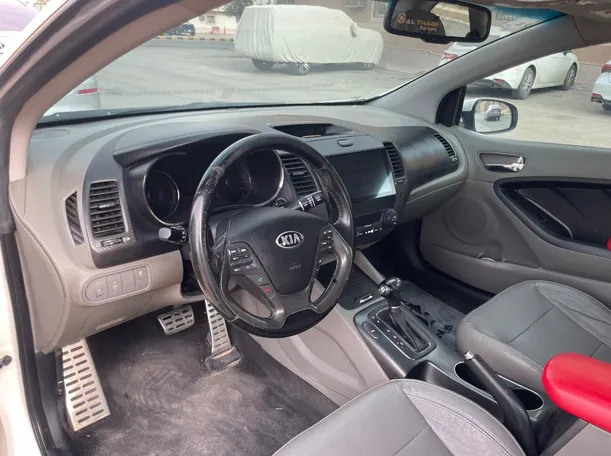 Car image 13