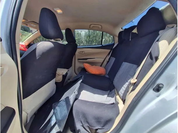 Car image 19