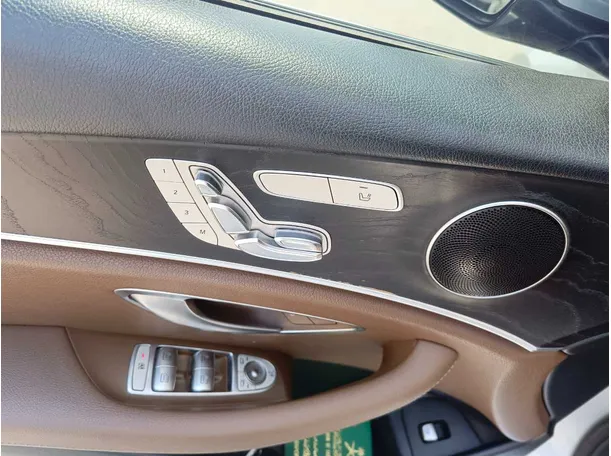 Car image 33