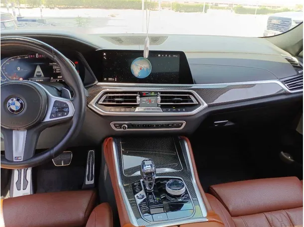 Car image 15