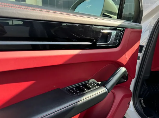 Car image 25