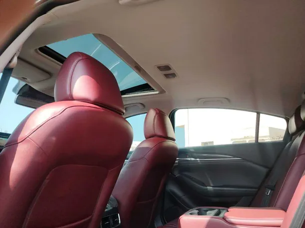 Car image 19