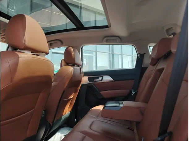 Car image 16