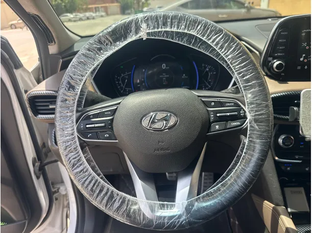 Car image 18