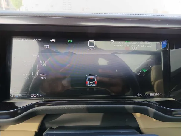 Car image 18