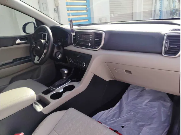 Car image 15