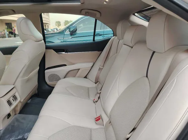 Car image 17