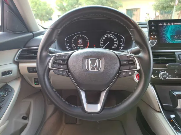 Car image 14